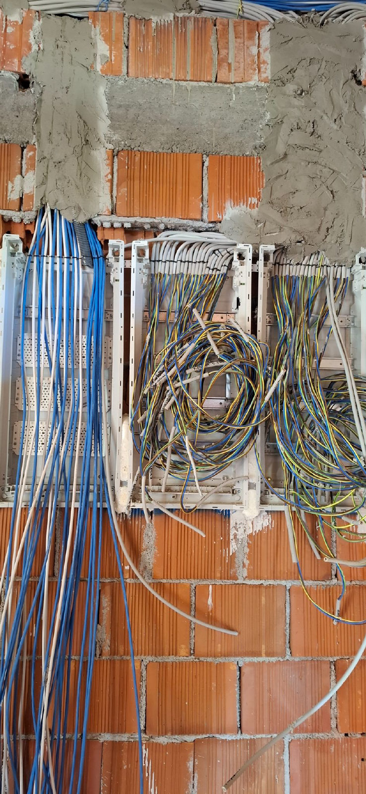 Javno odobrena fotografija 3 usluge Izrada novih elektro instalacija